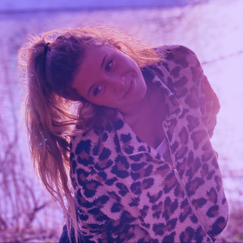 Meet your Posher, Claudia